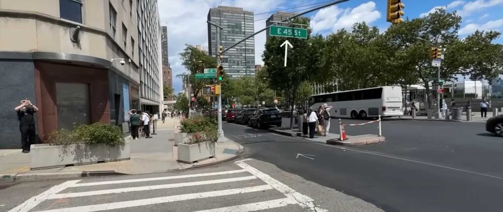New York Street,405 E 42nd St
